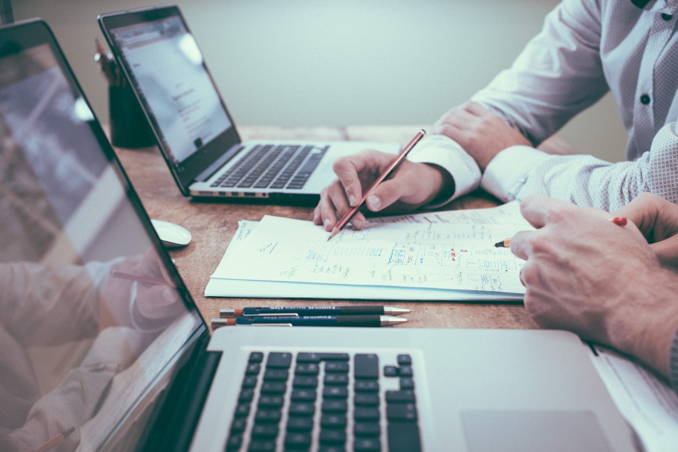 como é feita investigação empresarial